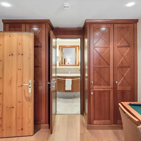 The Grand - Pop-up Self Check-in Hotel *