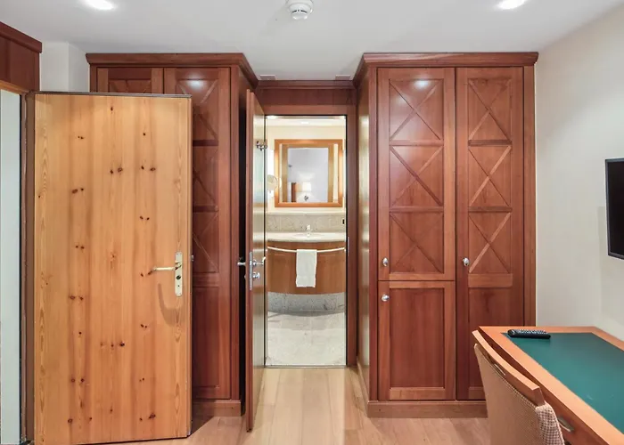 The Grand - Pop-up Self Check-in Hotel *